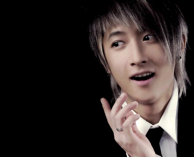 卢靖姗晒带娃照,侧颜微笑和韩庚一模一样,女儿英文名意义非凡啊|卢靖