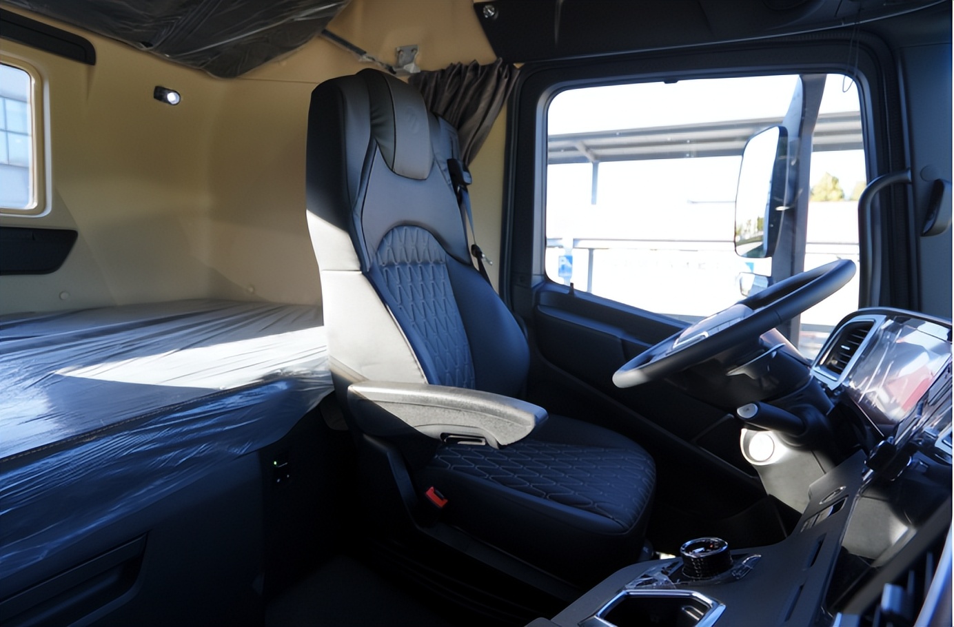 欧曼银河660:卡友运输征途中的真朋友 携手共赢不离不弃__财经头条