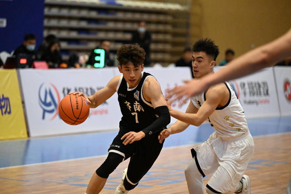 赛后,既是球员,又担任威海队教练的张晓博表示:"我觉得这场比赛发挥了