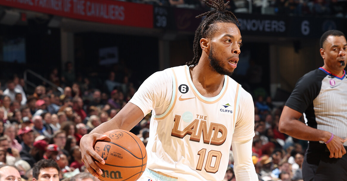 末节比赛,达柳斯-加兰突然爆发,他射落6记三分掠下27分,带队发起疯狂