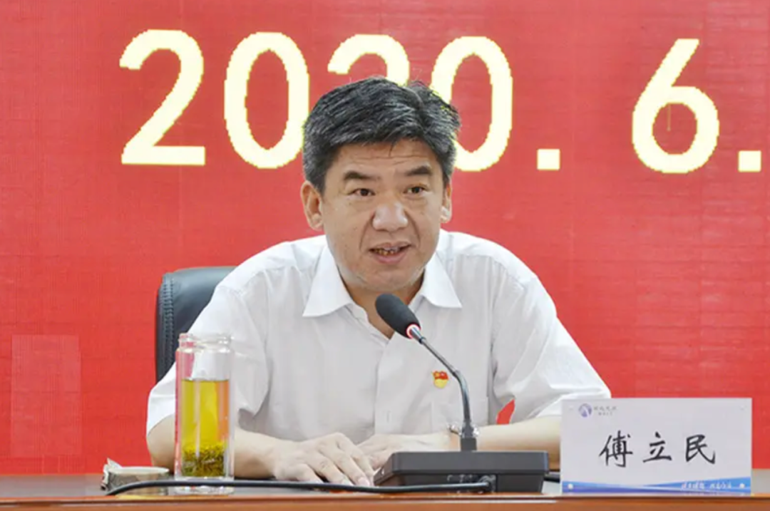 政知君注意到,何庆丰的老领导——湖北省人民政府国