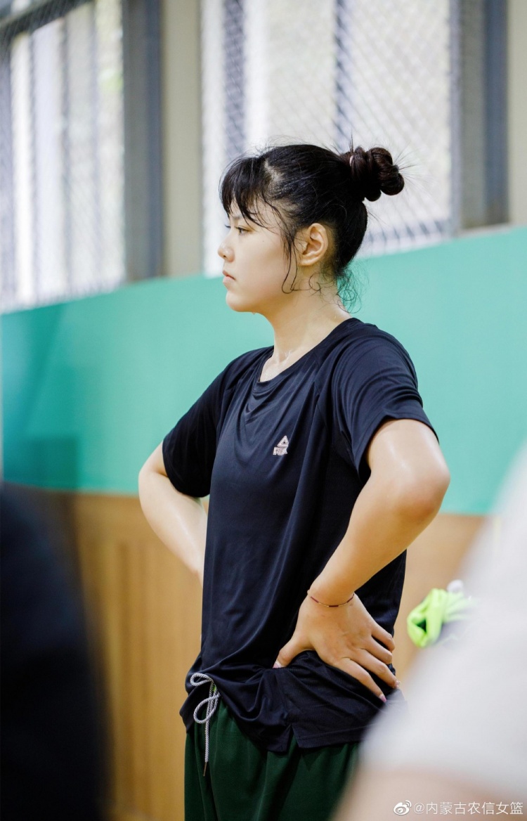 官方:内蒙古女篮正式续约国手李月汝|李月汝|内蒙古女篮_新浪新闻