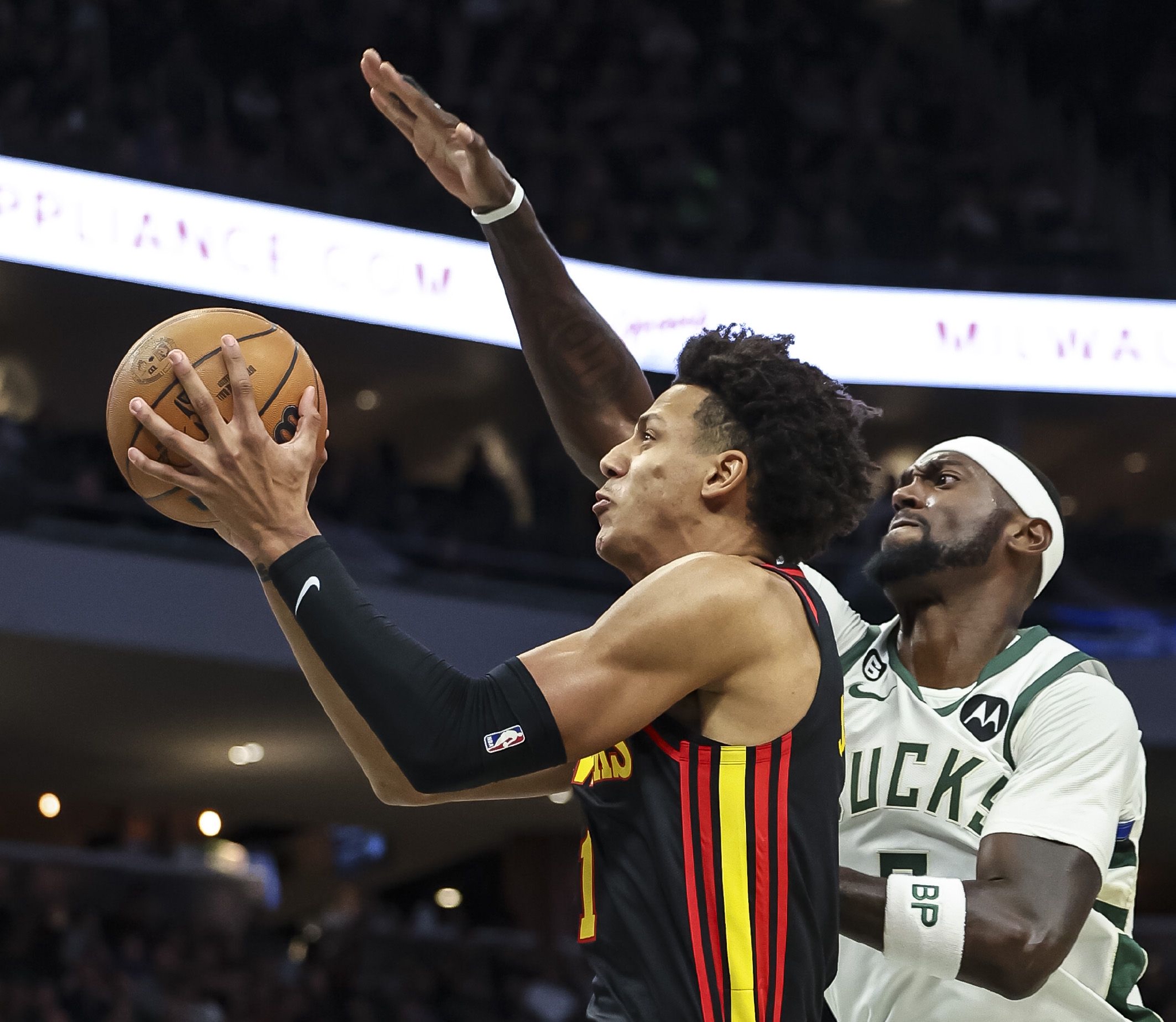 篮球——nba常规赛:老鹰胜雄鹿|雄鹿|莱纳|乔尔_新浪新闻