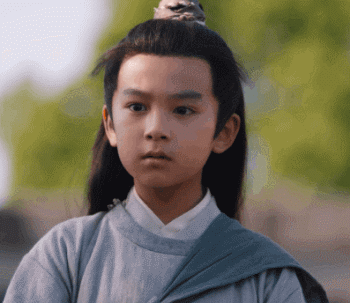 圈▼(12岁就出演了20多部作品,很多都是男主小时候)还有《凤唳九天》