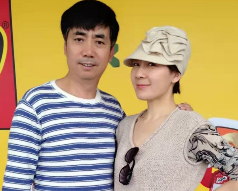 女方一身名牌显贵气,带娃改嫁很幸福|范明|厉玲|妻子_新浪新闻