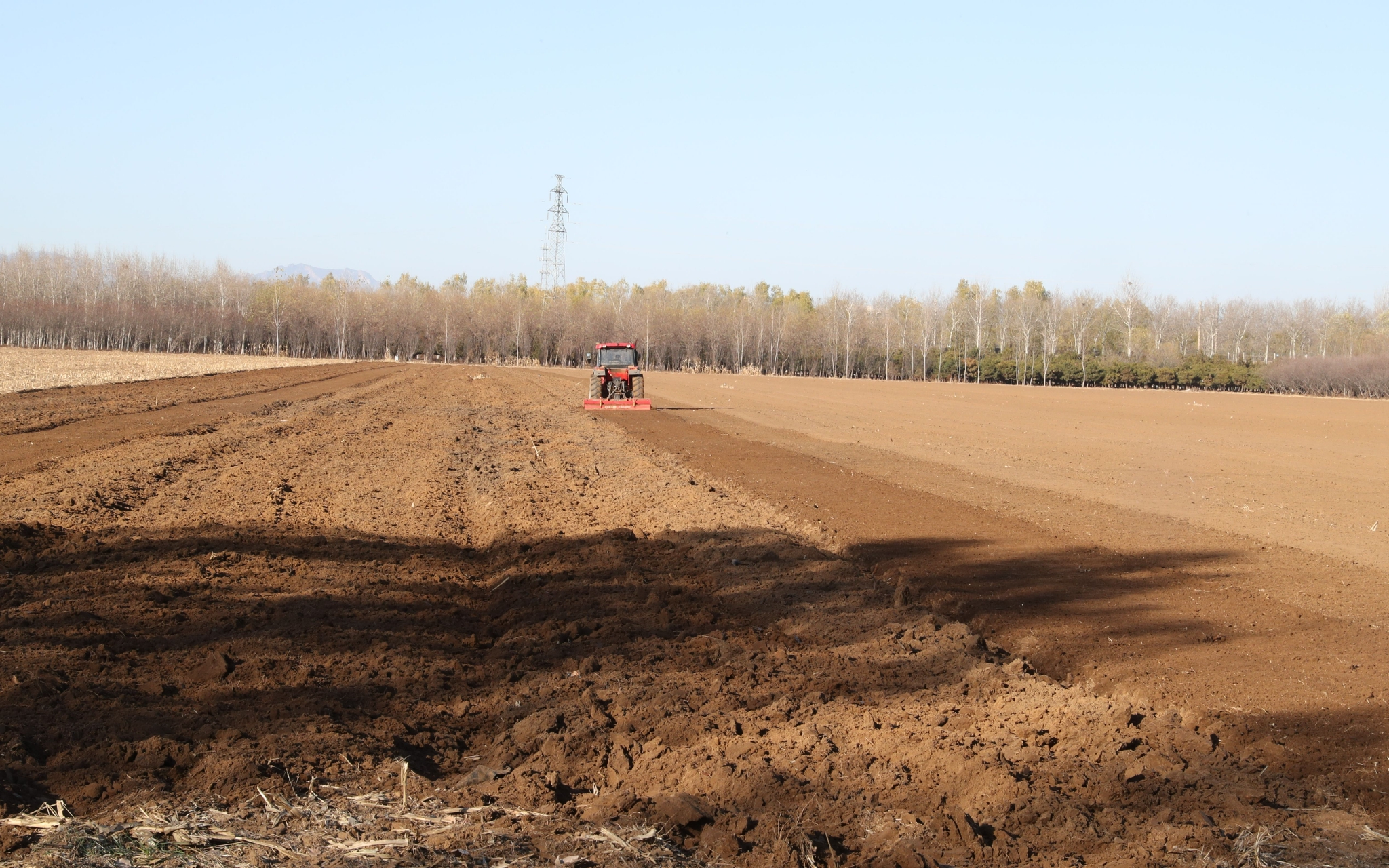 位于顺义区木林镇蒋各庄村西侧土地开始平整.李在滨 摄