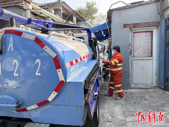 值得观看-这部纪录片让我对化粪池清掏粪工人改观了...【一粪倾城】