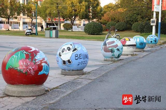 路障石球穿上五彩斑斓外衣,校园石球画"出圈"朋友圈|新冠肺炎_新浪