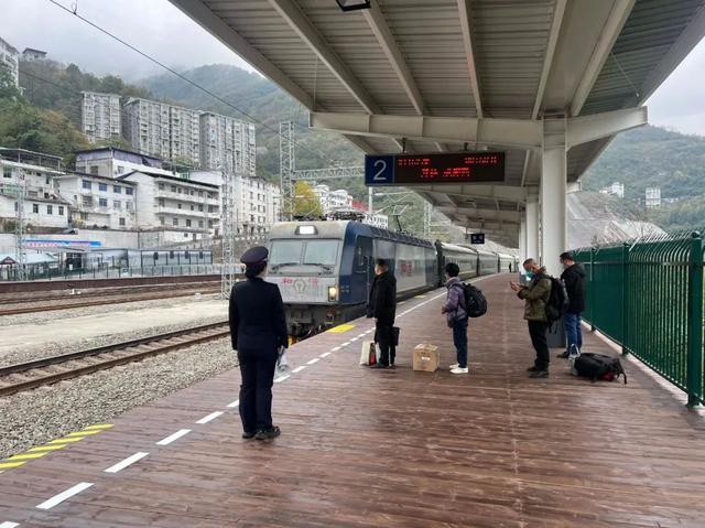 紫阳站正式恢复办理客运业务__财经头条