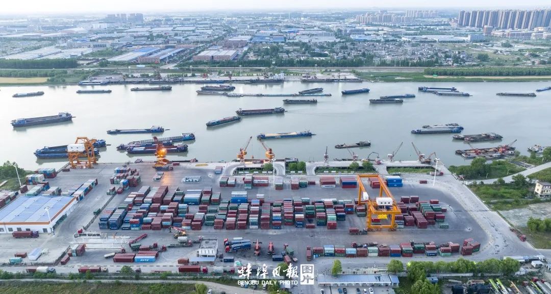 今天，《安徽日报》整版聚焦蚌埠！