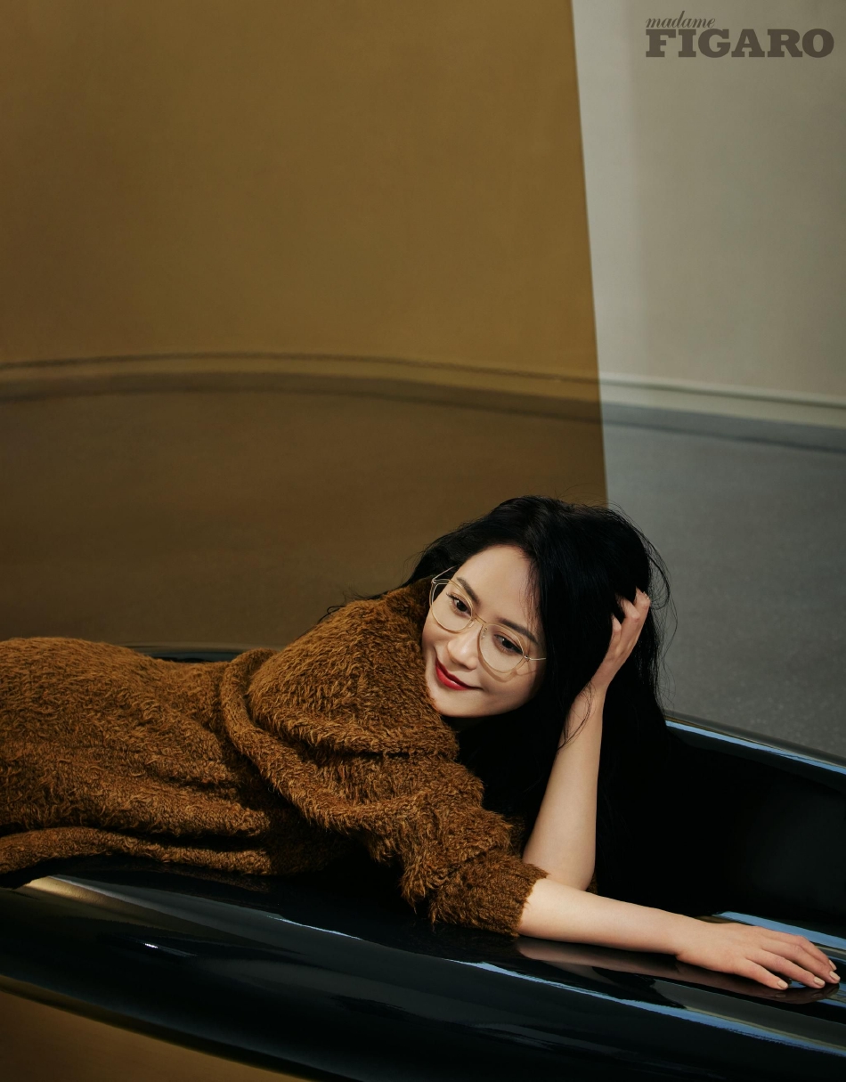 俞飞鸿最新时尚大片上线 黑发红唇气场全开__财经头条