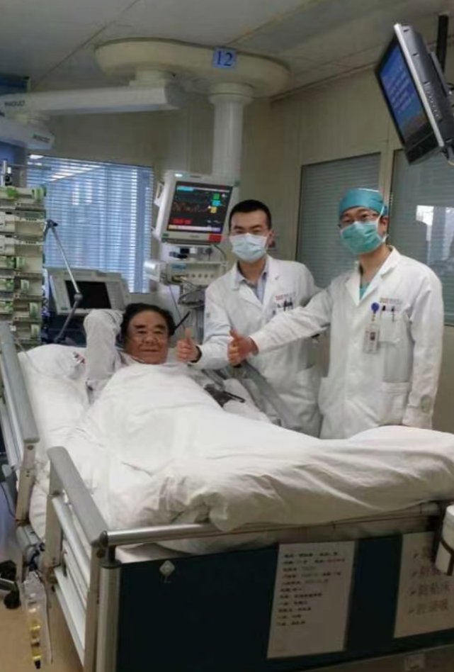 歌唱家金铁霖病逝,医生公开在ICU躺病床画面,李谷一发文悼念|金铁霖|李谷一|戴玉强_新浪新闻