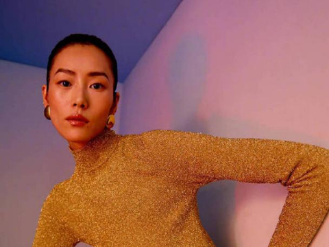 刘雯第15次登VOGUE封面,90后新主编当摄影,猛夸大表姐是大师|90后|刘雯|封面_新浪新闻