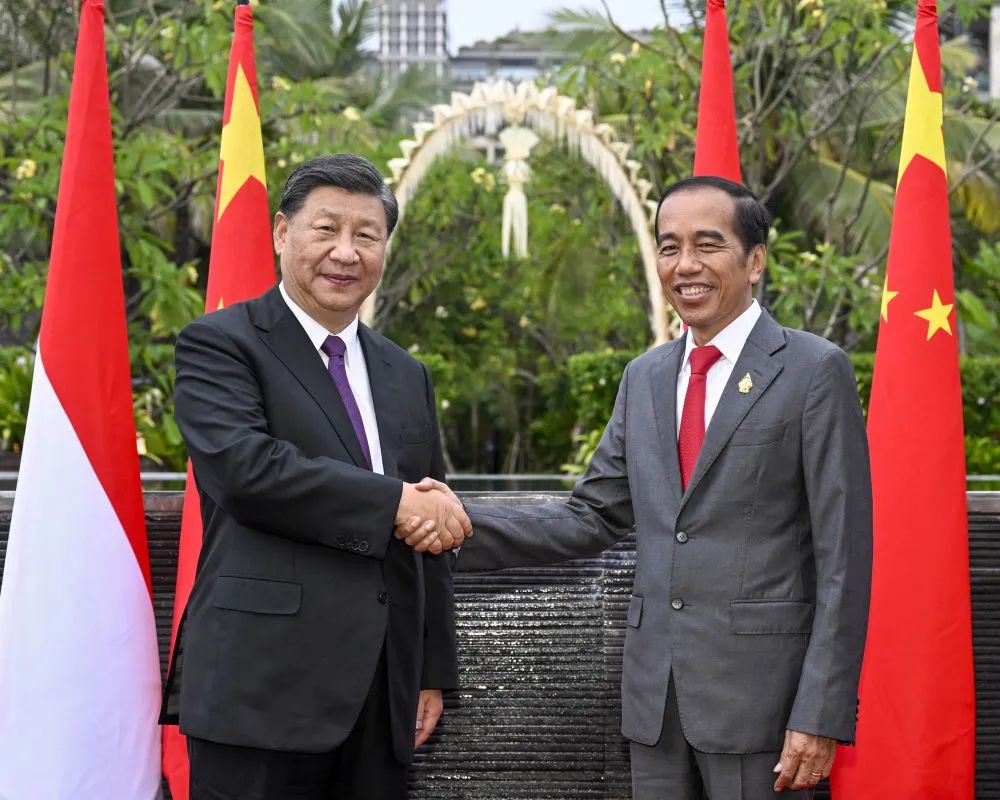 当地时间11月16日晚，国家主席习近平在巴厘岛同印度尼西亚总统佐科举行会谈。新华社记者 李学仁 摄