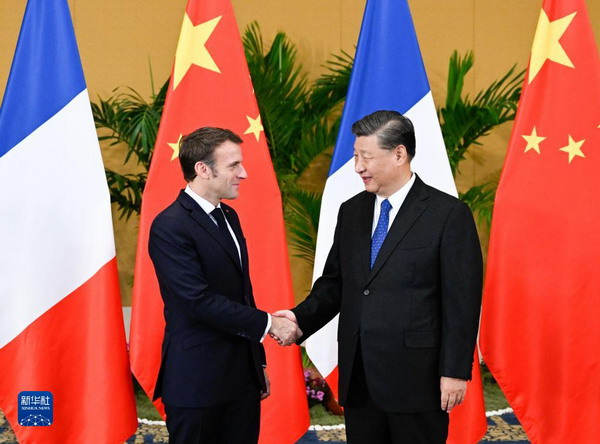 当地时间11月15日上午,国家主席习近平在巴厘岛会见法国总统马克龙