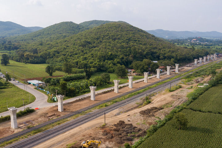  这是9月7日在泰国呵叻拍摄的中泰铁路建设现场（无人机照片）。新华社记者 林昊 摄