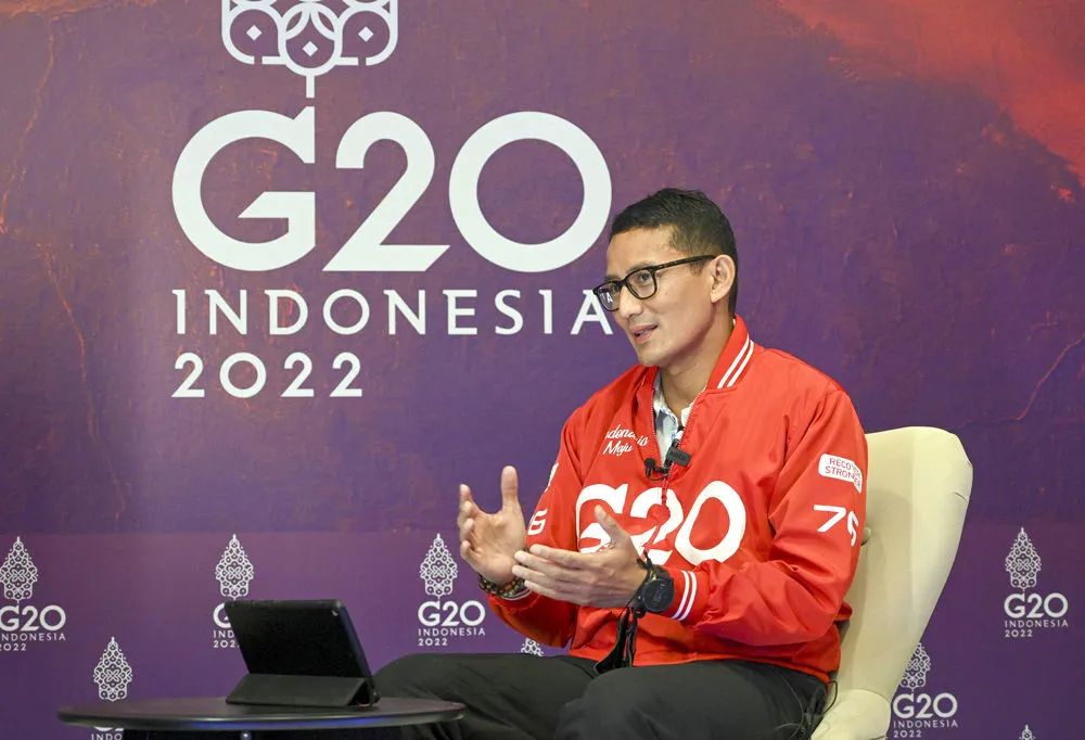 11月15日，印度尼西亚旅游和创意经济部长桑迪亚加·乌诺在巴厘岛接受新华社记者专访。新华社发（祖卡南摄）