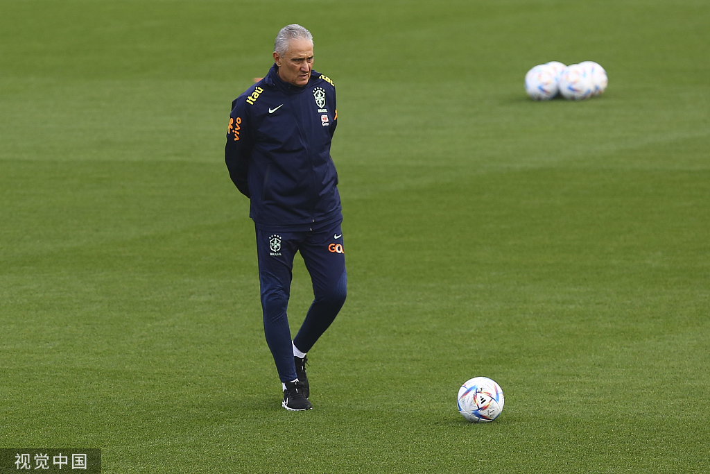 避免犯规动作过大,巴西队主教练不让球员戴护腿板训练|巴西_新浪财经