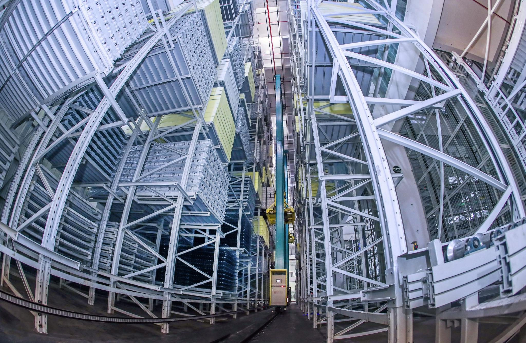 sz,下称慕思)的工厂,巨大的立库(自动化立体仓库)充满现代工业气息