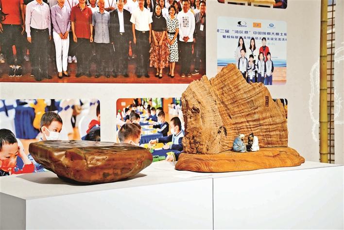深圳围棋展区内的展品。