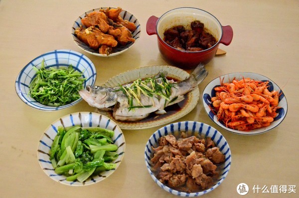 晒晒一家四口的午餐，五荤二素，个个吃到肚子撑，网友：真丰盛|锅|鱼_新浪新闻