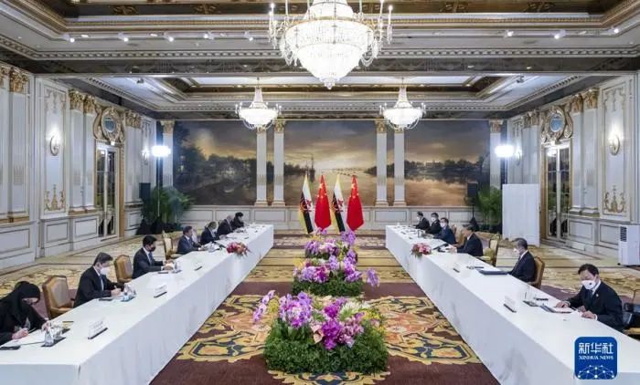当地时间11月18日下午,国家主席习近平在泰国曼谷会见文莱苏丹哈桑纳尔。新华社记者 翟健岚 摄