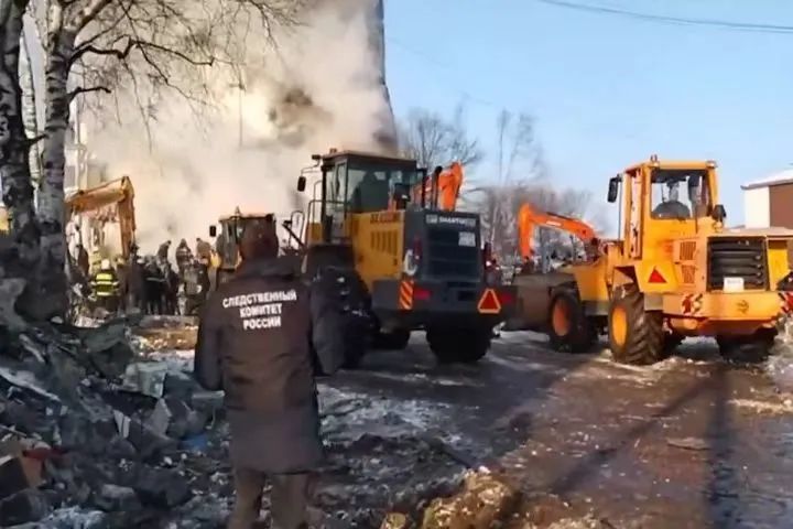 俄罗斯这里突发燃气爆炸事故！已致9人死亡，仍有人被埋在废墟下！