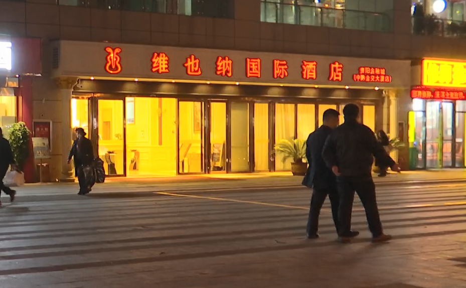 一整个尬住！女子购买十瓶茅台酒，送朋友后发现全是假酒？休闲区蓝鸢梦想 - Www.slyday.coM