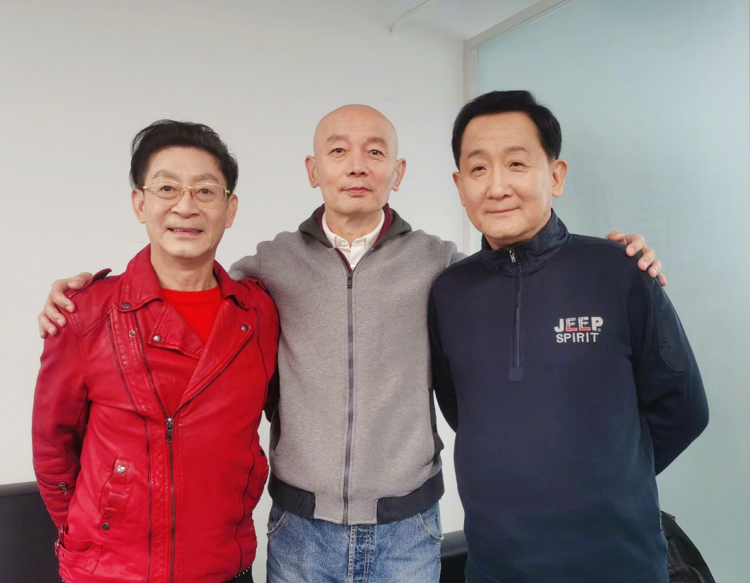 皮肤白里透红气色好,身旁梁天胖一大圈|六小龄童|梁天|葛优_新浪新闻