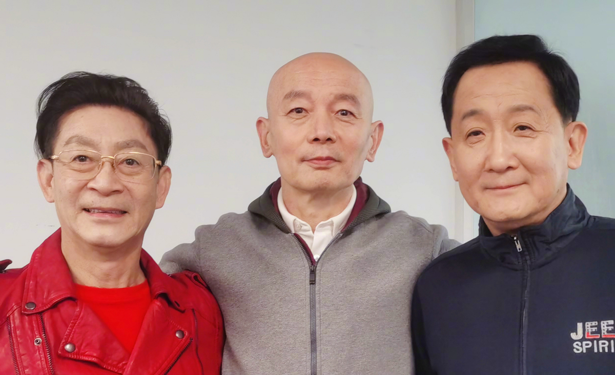 六小龄童与葛优后台合照!