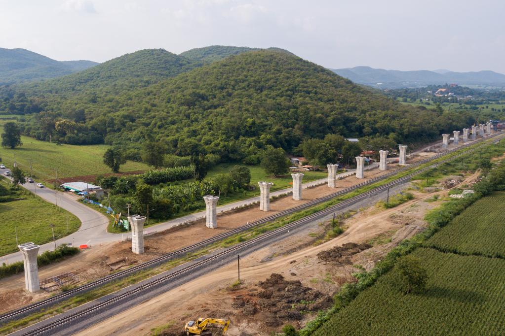 　　这是位于泰国呵叻的中泰铁路建设现场（2022年9月7日摄，无人机照片）。新华社记者 林昊 摄