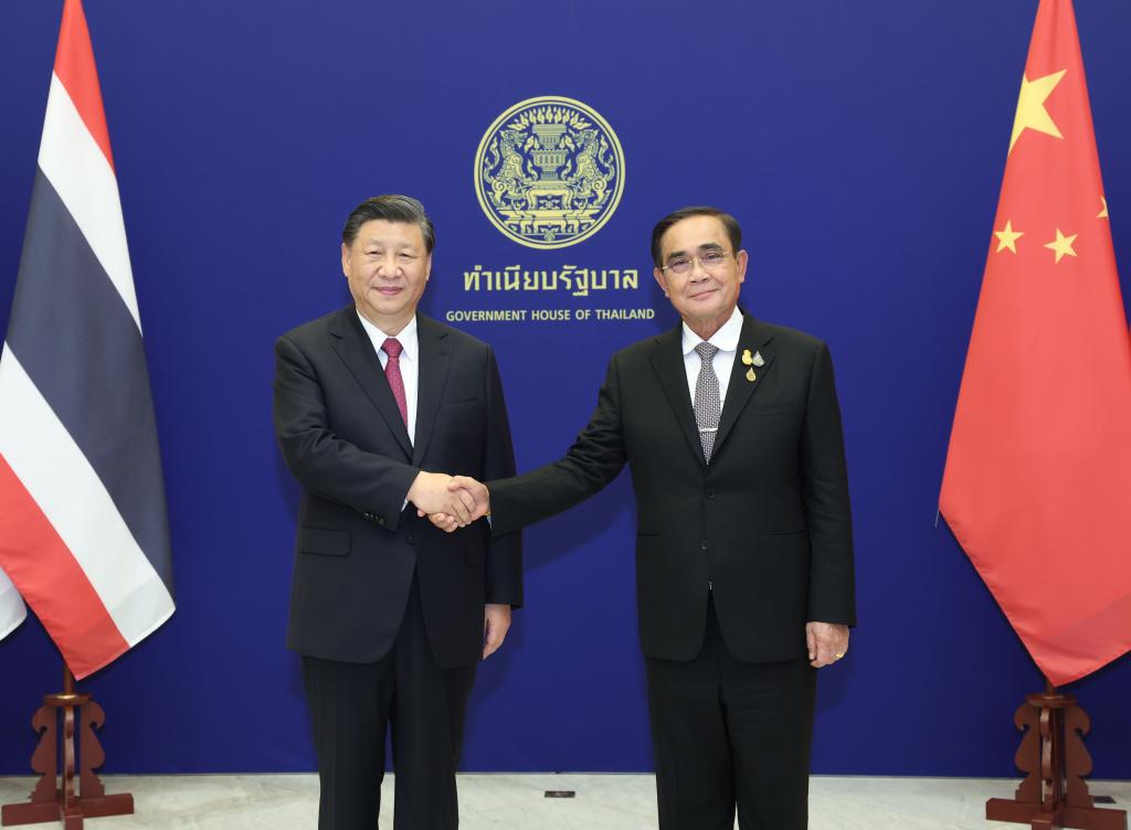 当地时间11月19日中午,元首国家主席习近平在曼谷总理府同泰国总理巴育举行会谈。外交新华社记者 姚大伟 摄