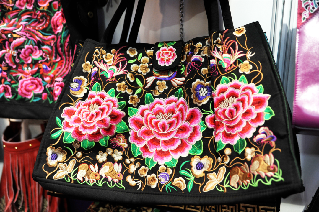 《光明日报》点赞云南楚雄彝绣|楚雄市_新浪财经_新浪网