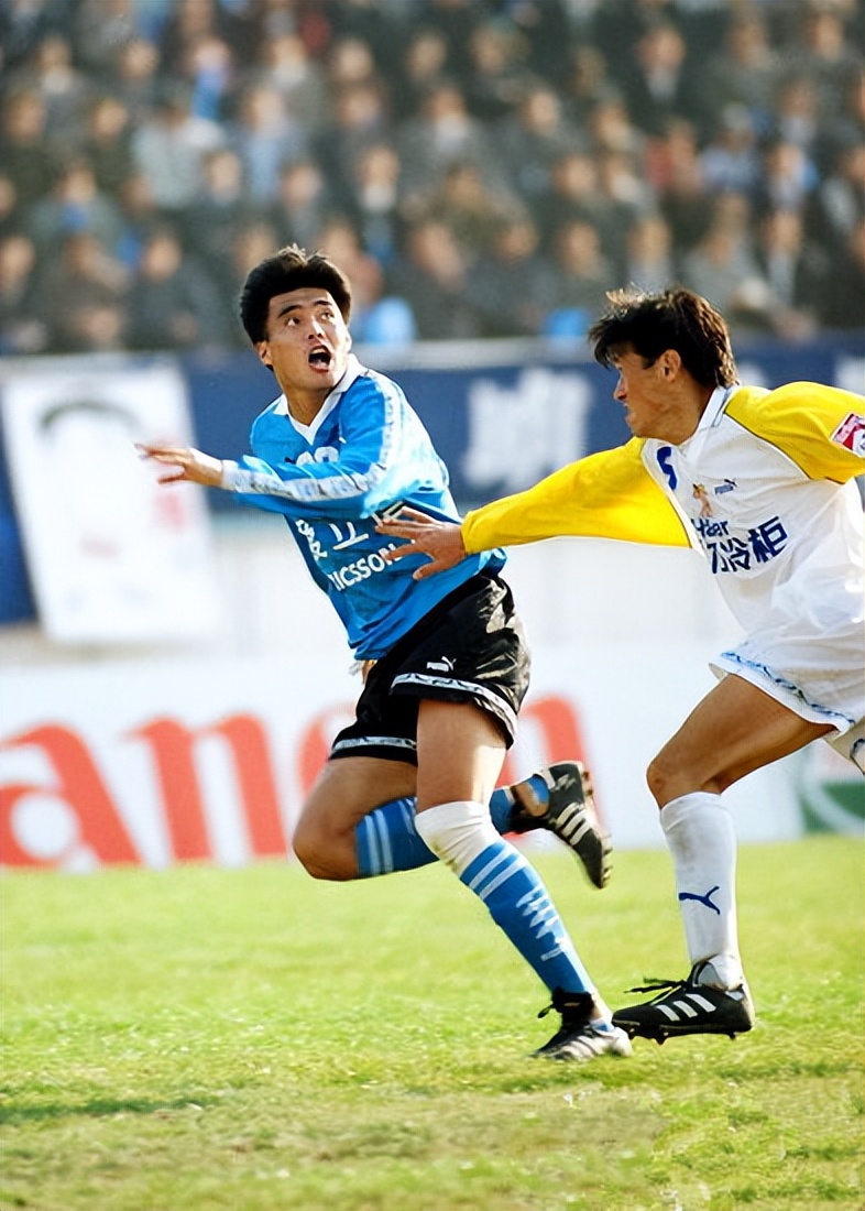 大连足球史上今天1997年王鹏双响王涛进球大连万达30青岛海牛