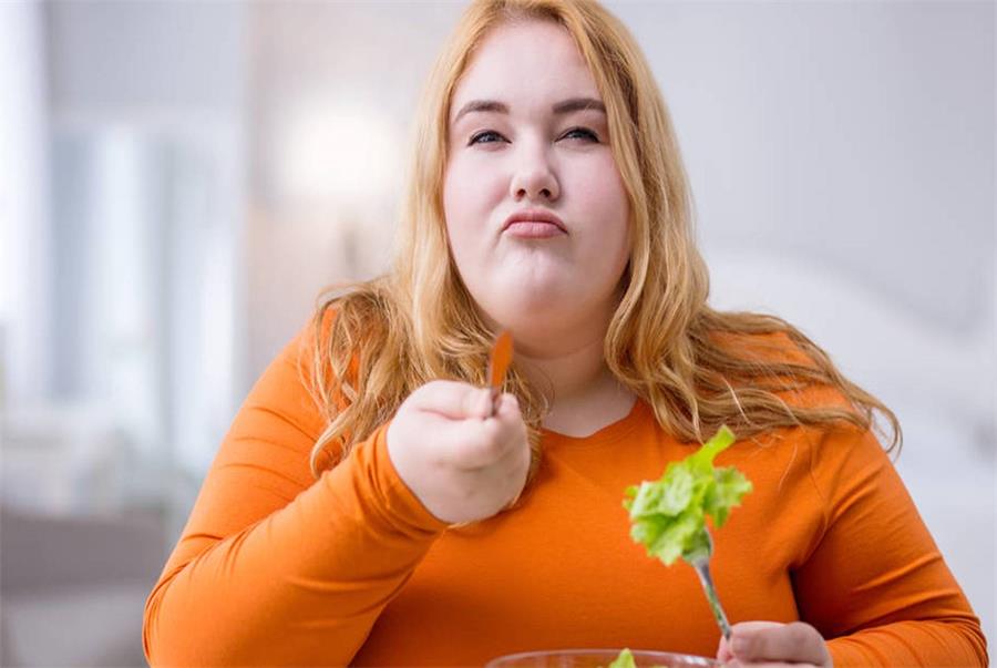 冬季是个容易长肉的季节，女性朋友不想变胖，不妨做好4件事|季节|身材|女性_新浪新闻