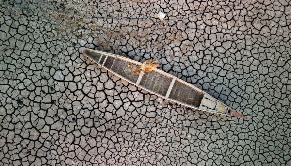 伊拉克济加尔省一处干涸的河床（法新社资料图片）