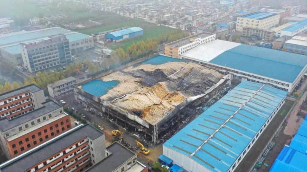 这是11月22日拍摄的河南安阳火灾现场(无人机照片).新华社 图