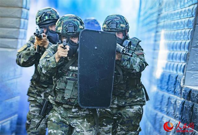 广西玉林:武警官兵多课目强化训练锤炼实战能力