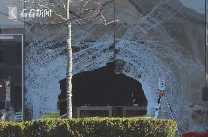 视频｜美国一苹果专卖店遭汽车冲撞 已致1死16伤休闲区蓝鸢梦想 - Www.slyday.coM