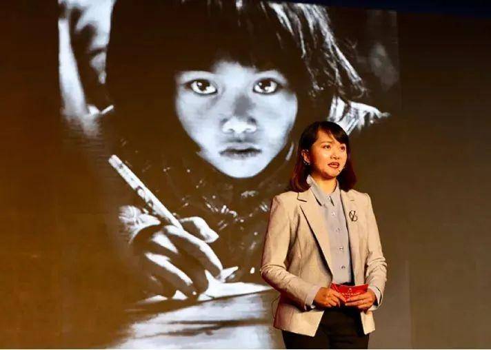 "大眼睛"女孩的故事太感人|苏明娟_新浪新闻