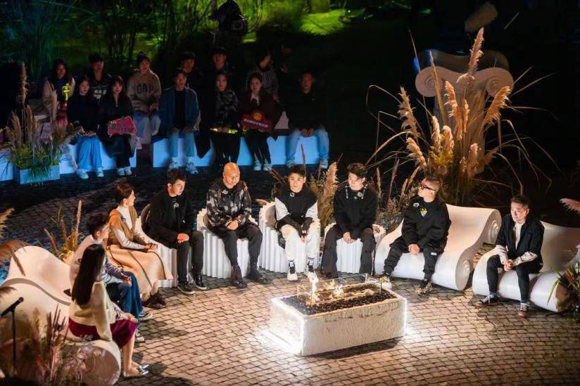 赏乐|冬季需暖意,当这些歌手围炉而唱,《围炉音乐会》第五季开播|围炉