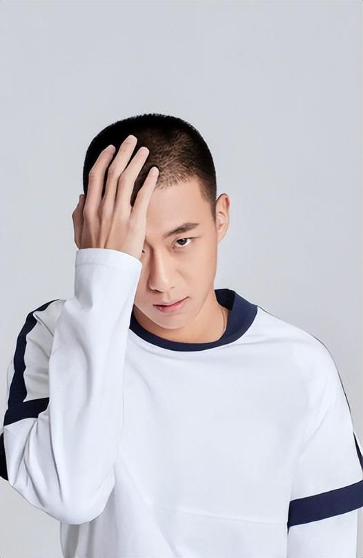 硬汉小生的空白被填补|硬汉|寸头|小生_新浪新闻