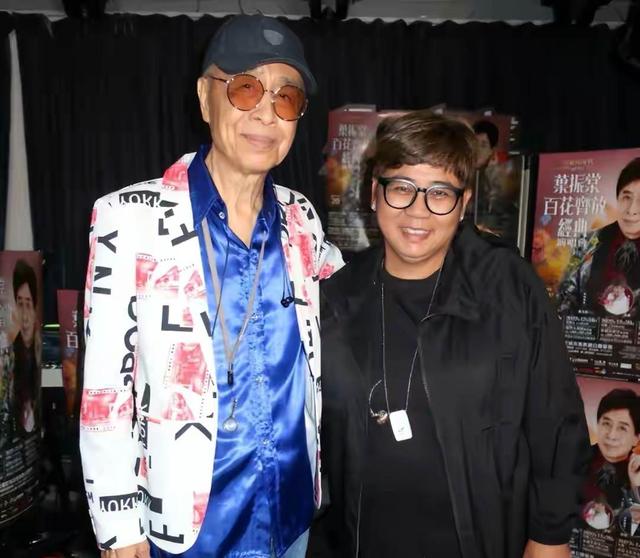 香港著名歌手为演唱会做宣传！患病需长期服药，视力仅剩一成|叶振棠|视力|演唱会_新浪新闻