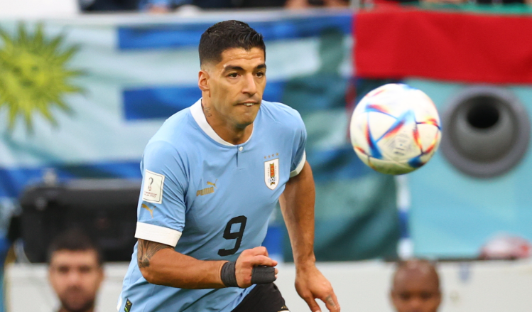 苏亚雷斯被指水桶腰,卡瓦尼放弃进攻:反击回传遭狂嘘|卡瓦尼|苏亚雷斯