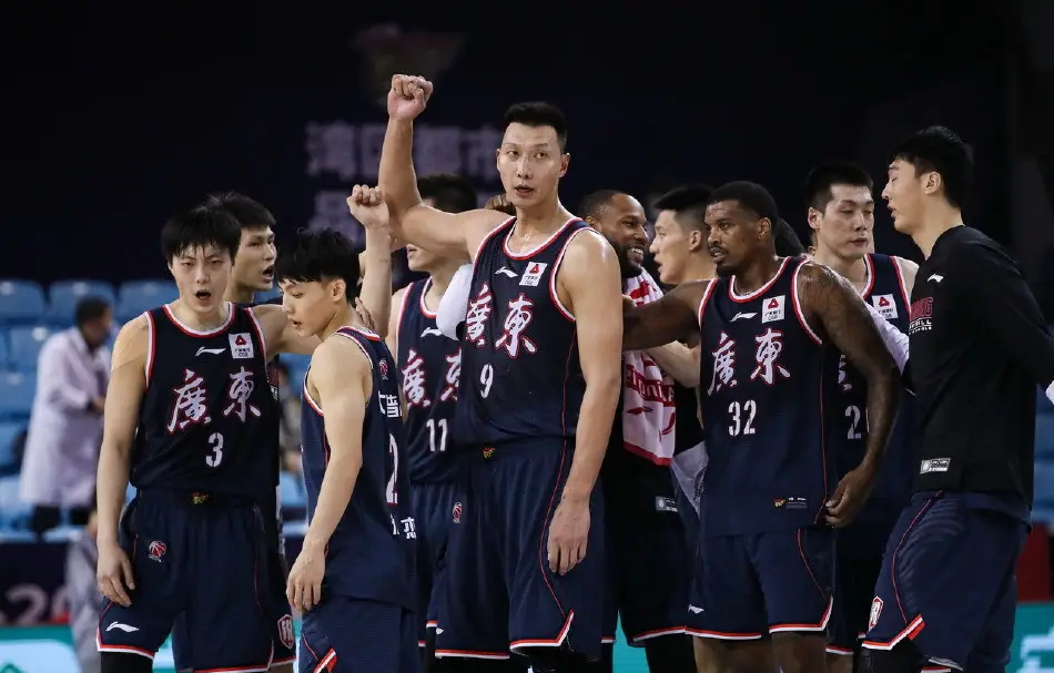 暖心！中国篮球传来最新消息：广东队做出难得决定，球迷齐声点赞