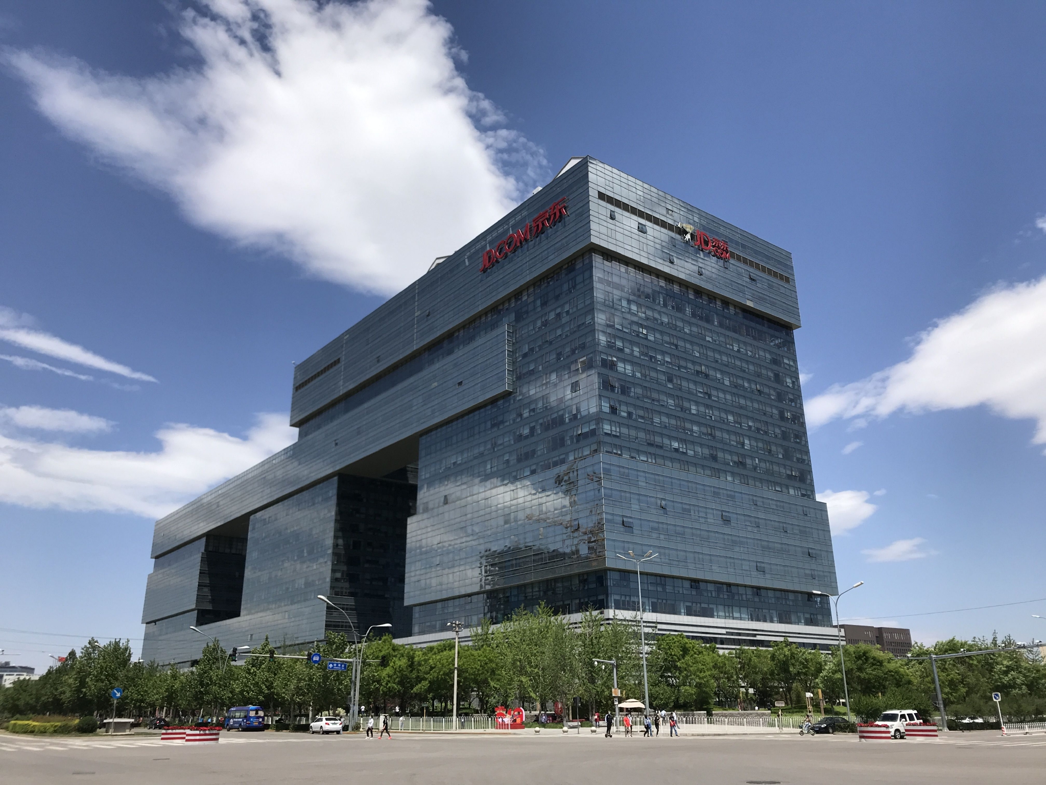 京东高管降薪员工却加福利,刘强东的"兄弟"文化