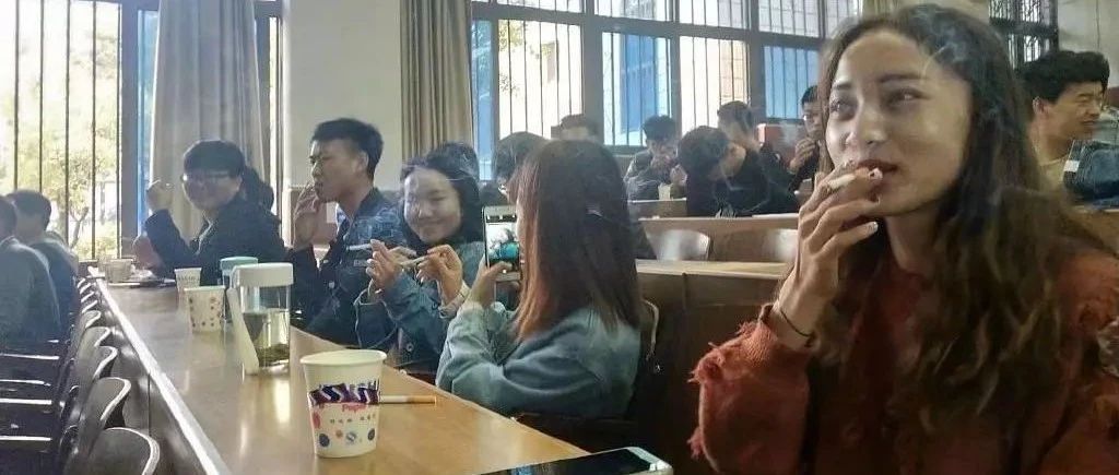 学生上课吸烟、老师持枪讲课…，别不信，这真的是在上课！|烟草专业|电竞|彩票|大学|烟草_新浪新闻