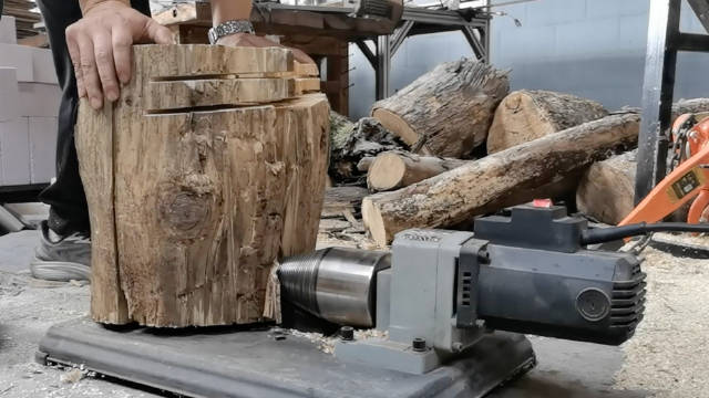 浙江牛人发明"怪力"劈木机,百年老树根5秒劈开