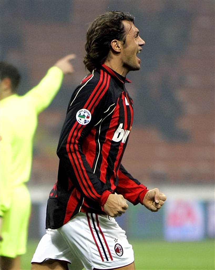 ac米兰队史今天:2006年马尔蒂尼头球制胜!卡卡 皮尔洛赛前获奖