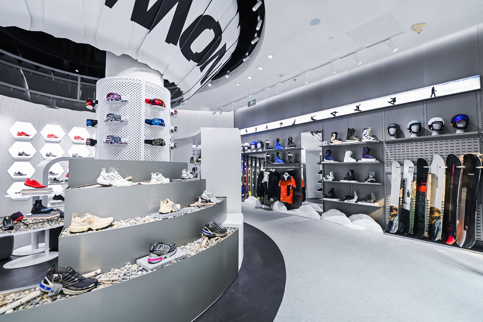 萨洛蒙Salomon中国区负责人：三年三位数增长，更重要的是与消费者共振｜36氪专访休闲区蓝鸢梦想 - Www.slyday.coM